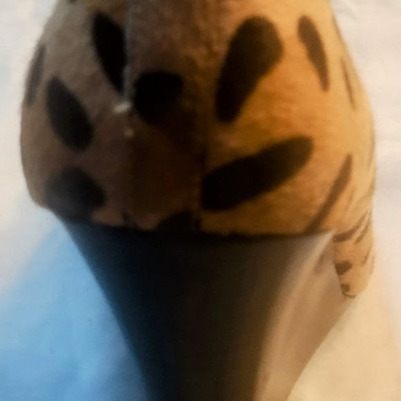 Steve Madden Trea-P Leather Leopard Hair Round Buckle Toe Wedge Heels Size 6 - Picture 5 of 11